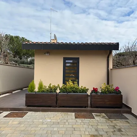 Villino Ancillotto With Garden And Parking Motorcycle Space *